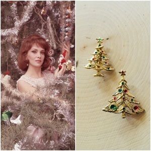 C h r i s t m a s • Pins